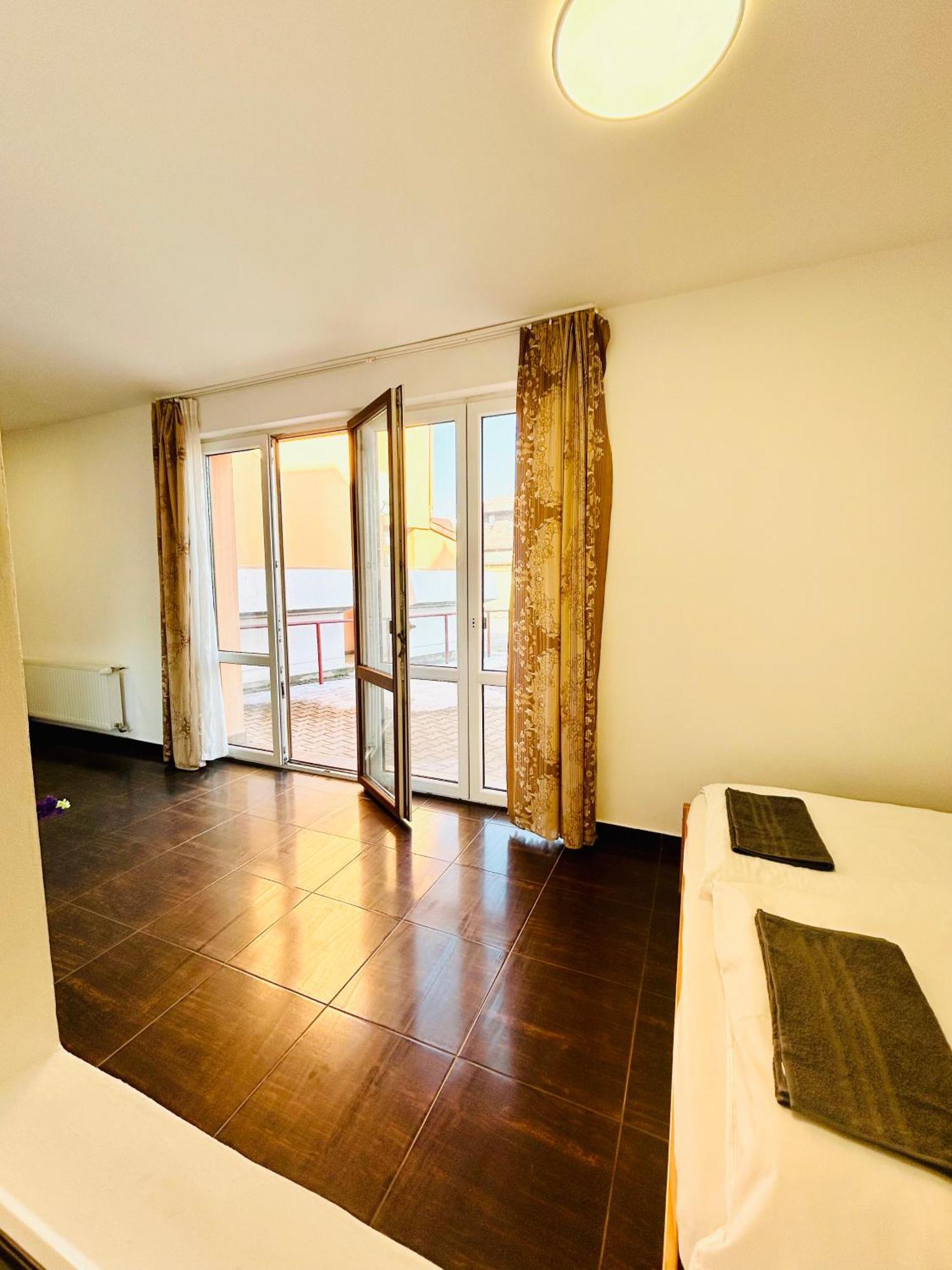 With Free Parking 5 Apartment Prague