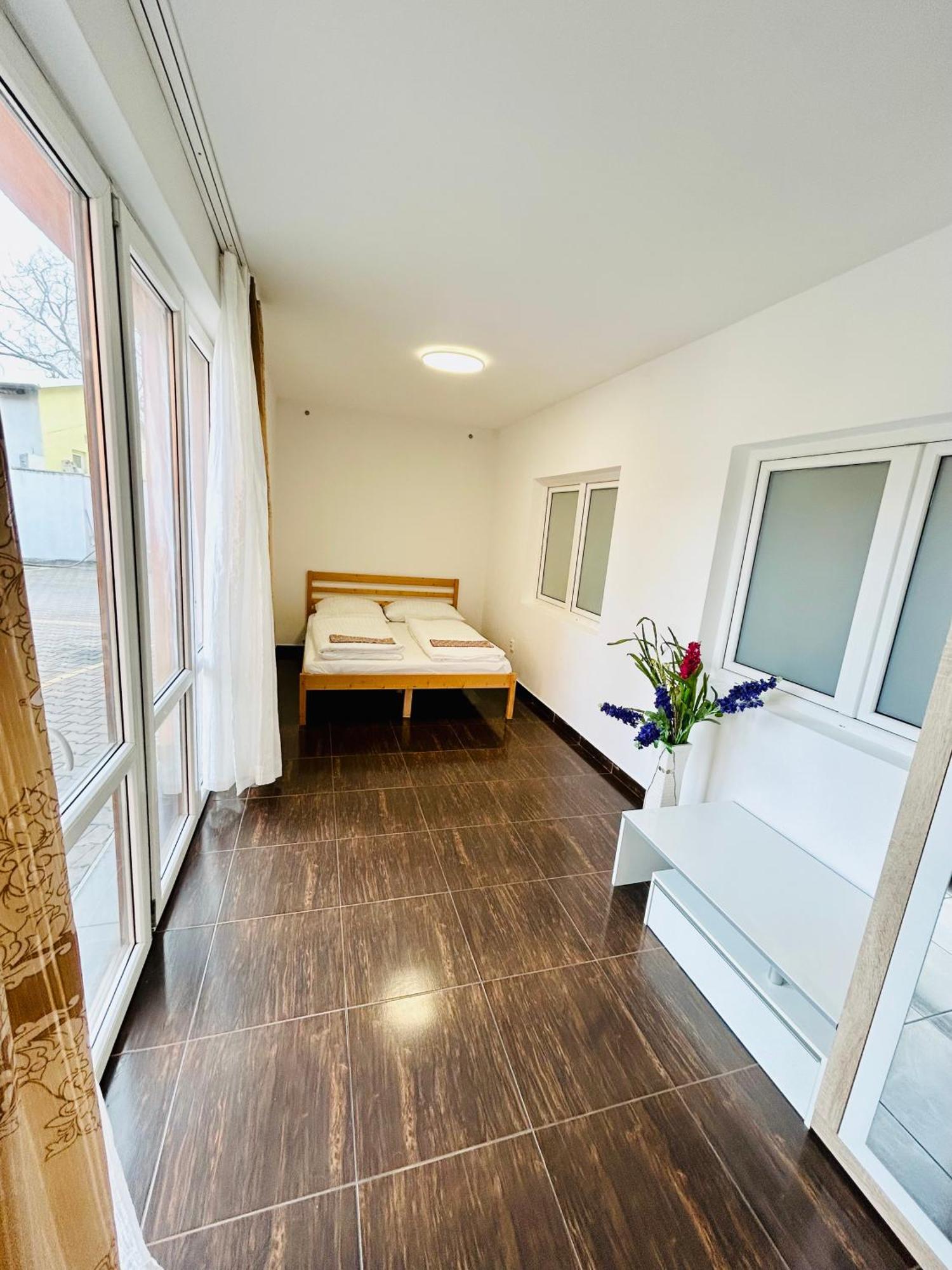 Apartmán With Free Parking 5
