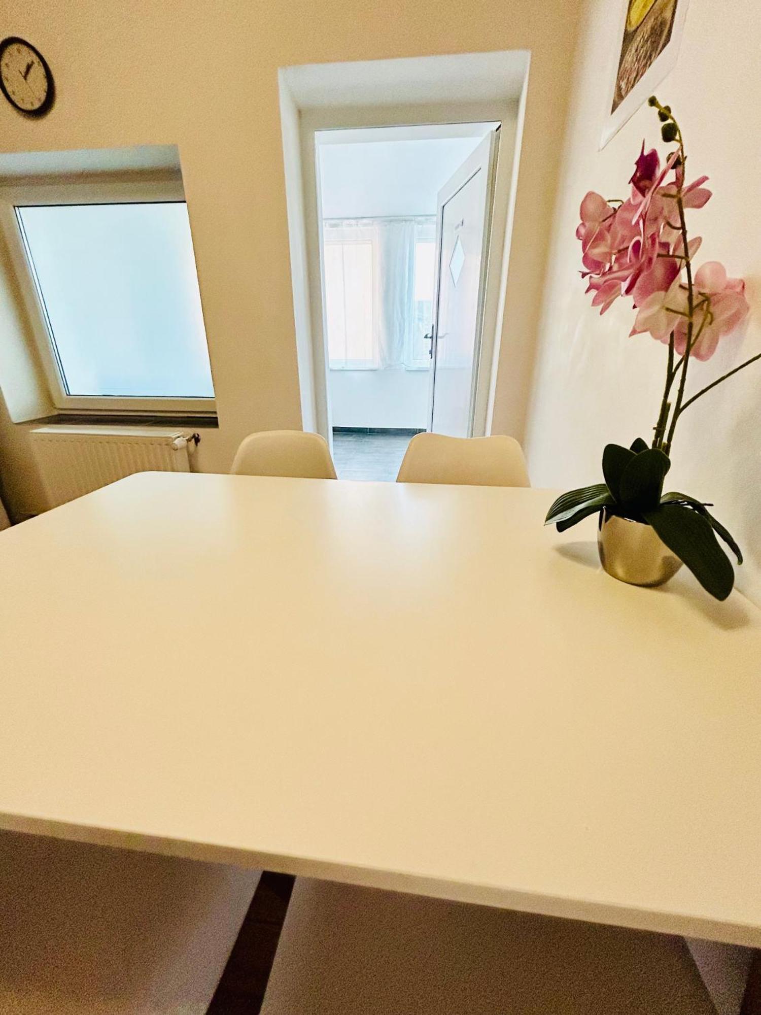 Apartment With Free Parking 5