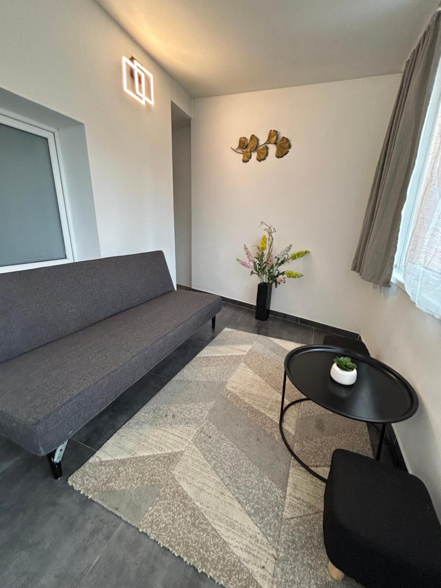 Apartment With Free Parking 5 Prague