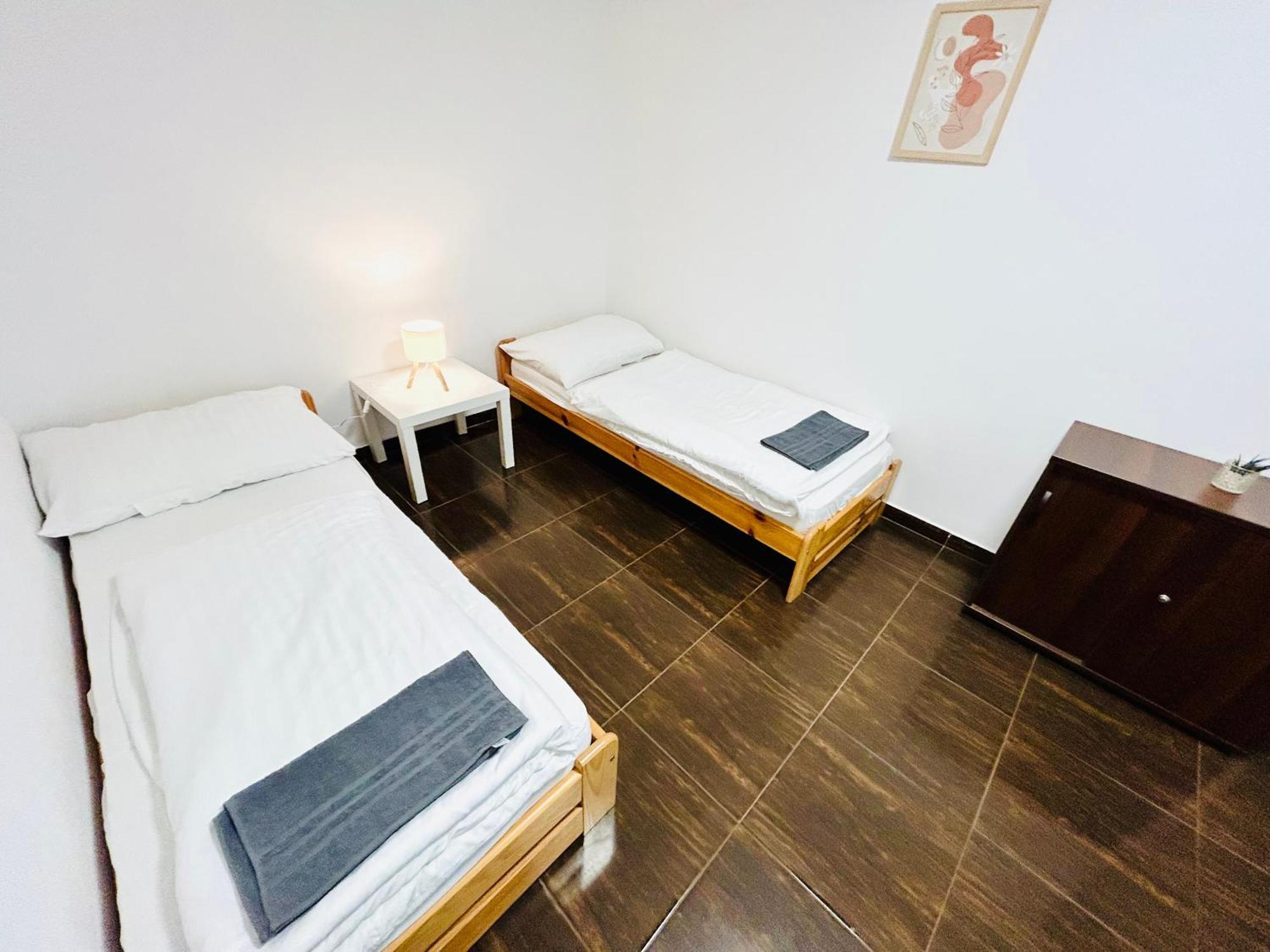 Apartment With Free Parking 5