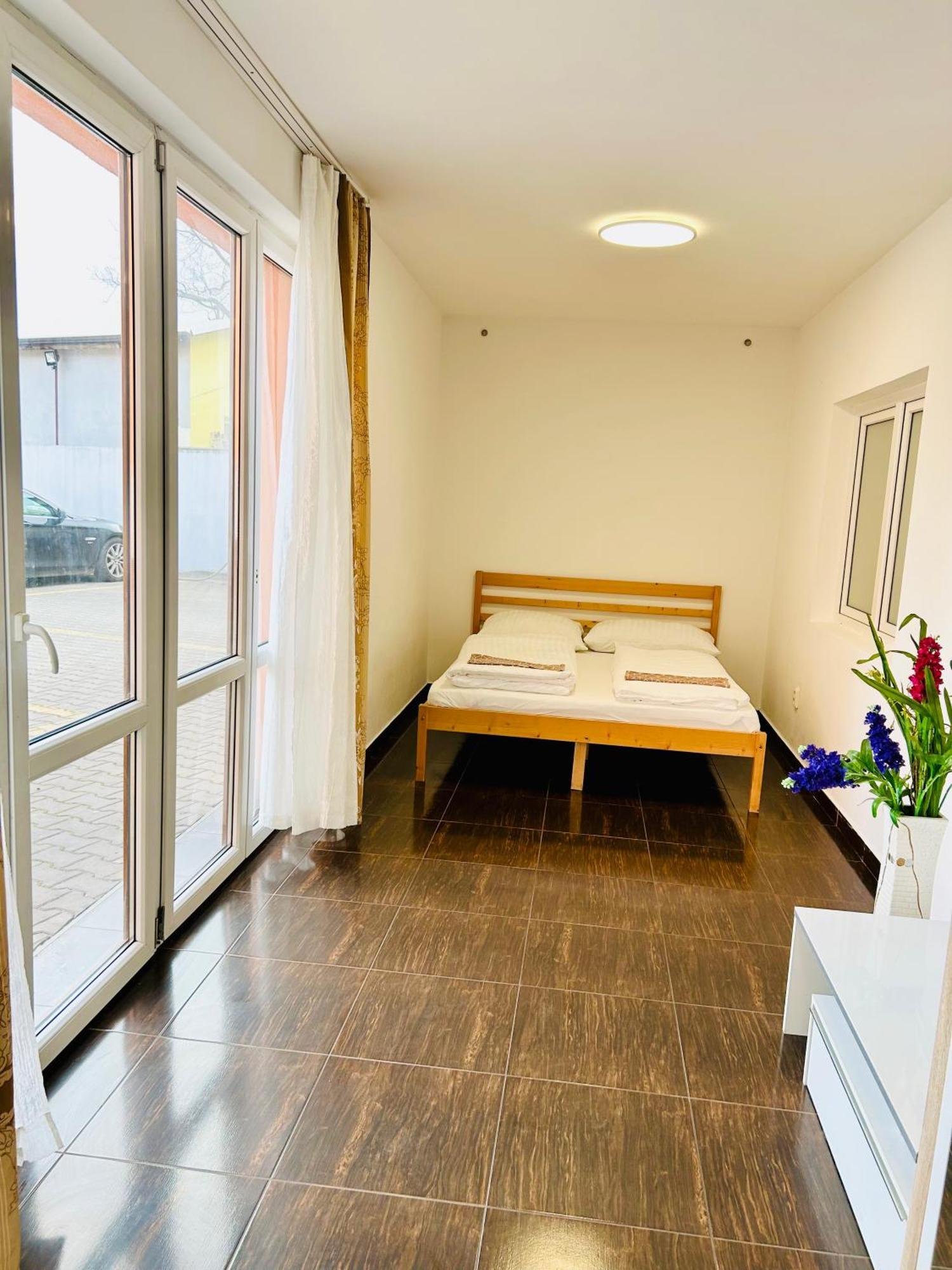 Apartment With Free Parking 5 *